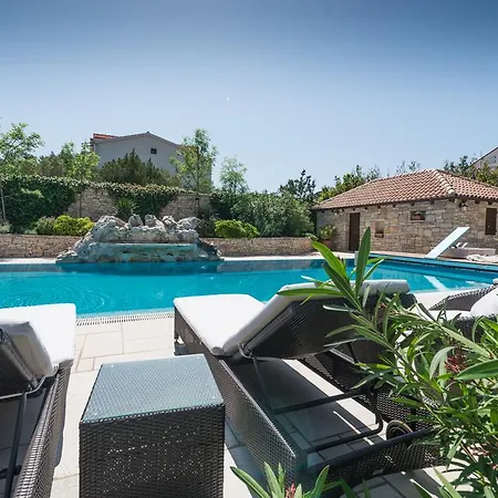 - Maria Apartment Murter